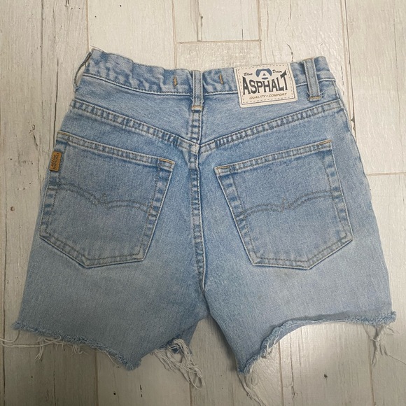 Blue Asphalt denim shorts size 26, but fits like a size 23-24! - Picture 4 of 7